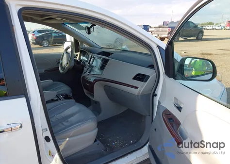 2011 Toyota Sienna Xle V6 Auto Access Seat z USA, uszkodzony, nr VIN 5TDYK3DC9BS109656